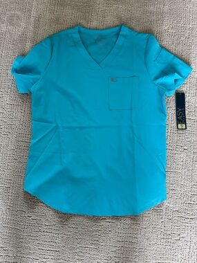 Ladies Easy Stretch NWT V-Neck Scrub Top—teal to light blue